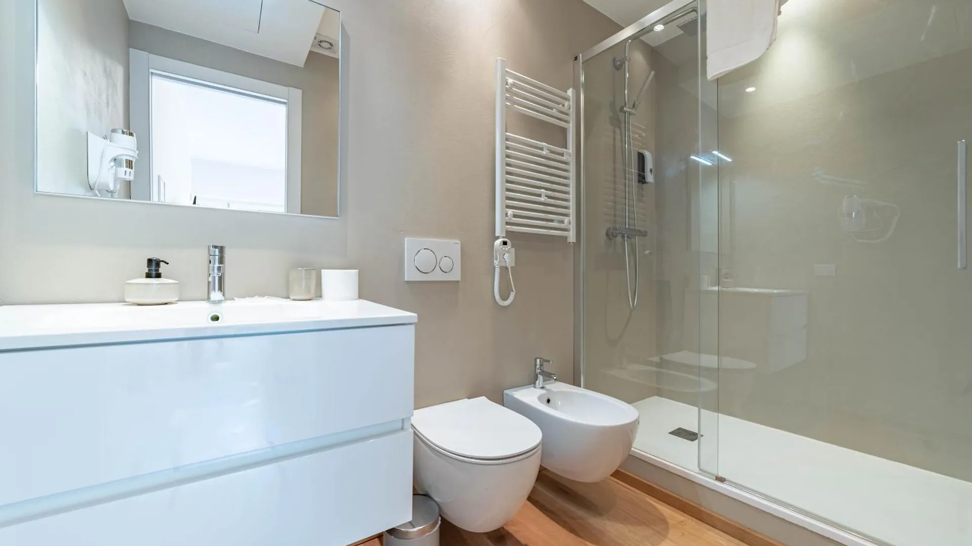 Apartment 500 M From Corso Sempione, Close To Metro M5 Milan