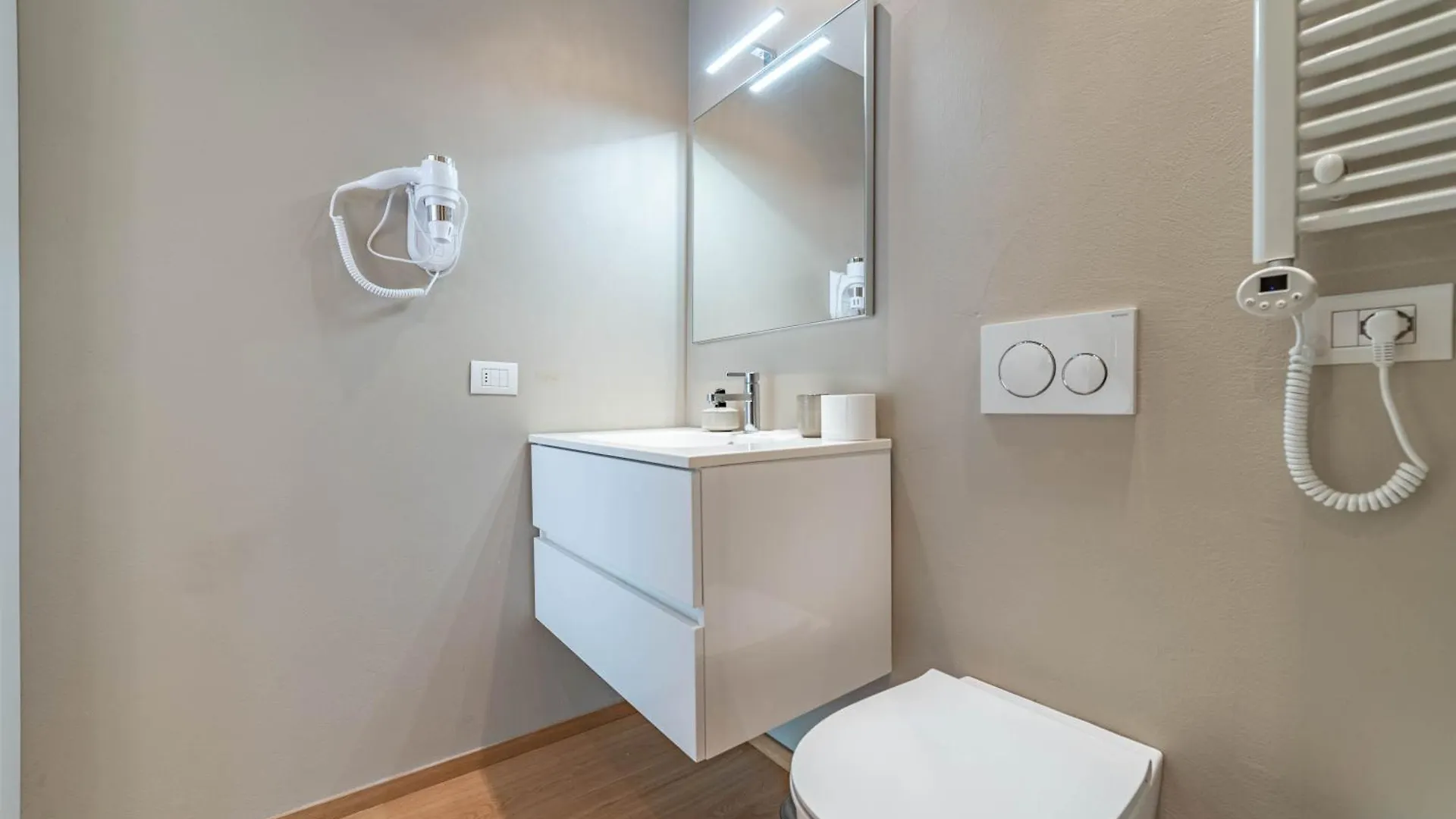 500 M From Corso Sempione, Close To Metro M5 Milan Apartment
