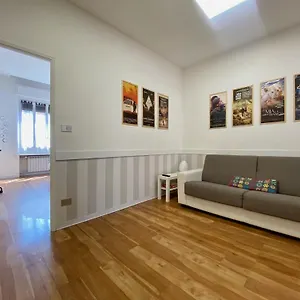 Apartment Casa Gomes Near Train Station, Fast To Duomo, Milan